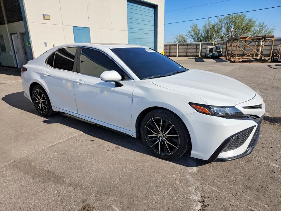 2022 TOYOTA CAMRY SE 4