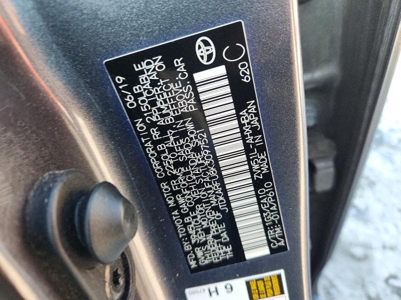 2019 TOYOTA PRIUS XLE 12