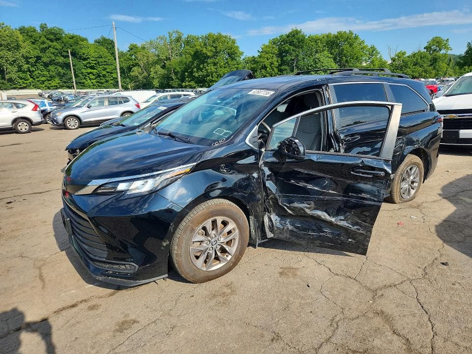2023 TOYOTA SIENNA LE - 1