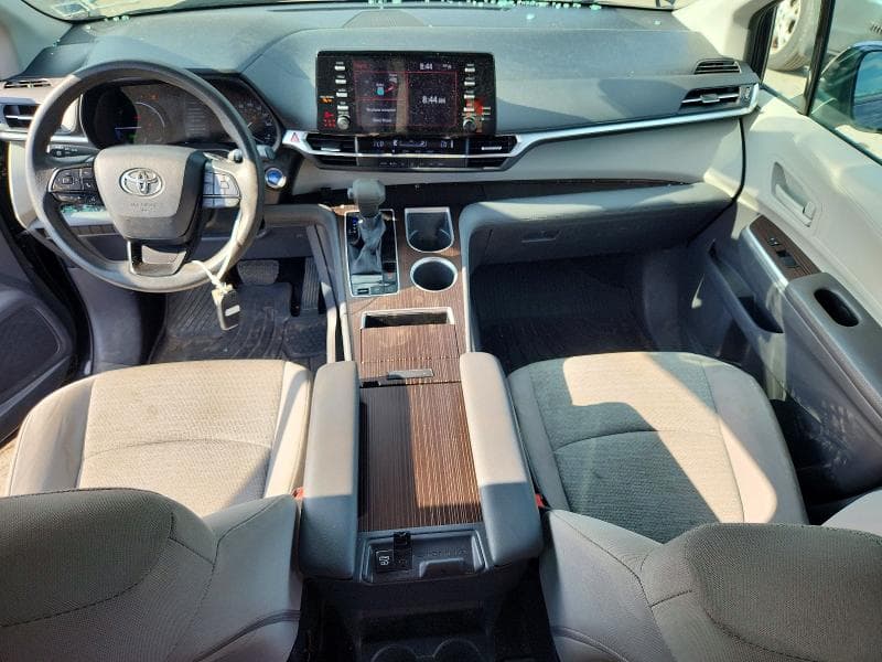 2023 TOYOTA SIENNA LE 8