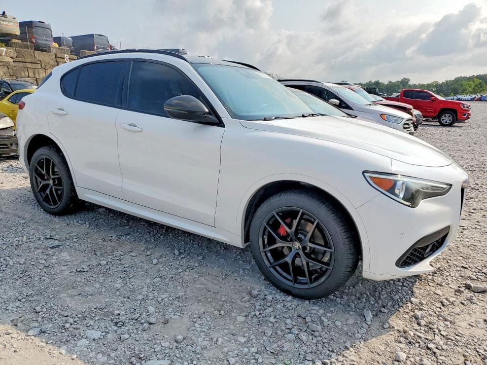 2020 ALFA ROMEO STELVIO 4
