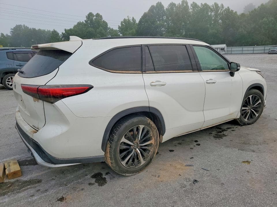 2021 TOYOTA HIGHLANDER XSE 3