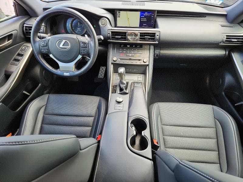 2019 LEXUS IS 300 8