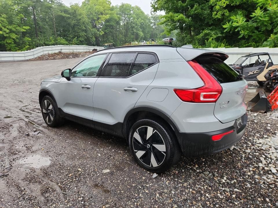 2025 VOLVO EX40 CORE 2