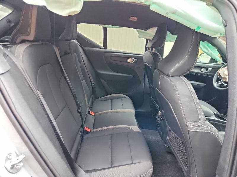 2025 VOLVO EX40 CORE 11