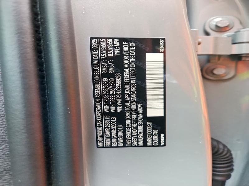 2025 VOLVO EX40 CORE 13