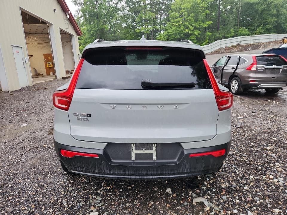 2025 VOLVO EX40 CORE 6