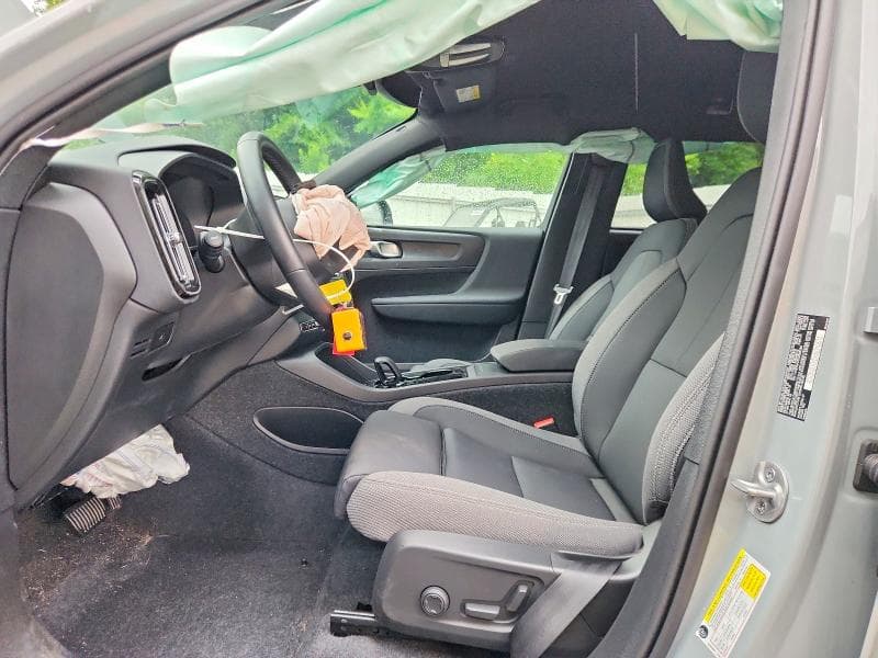 2025 VOLVO EX40 CORE 7