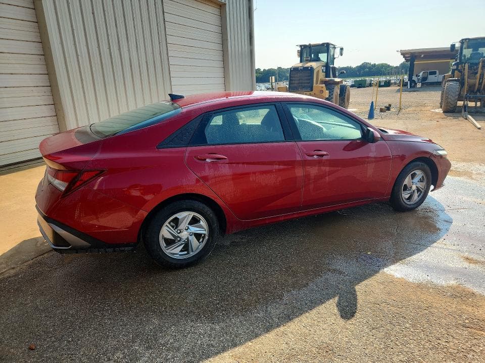 2024 HYUNDAI ELANTRA SE 3