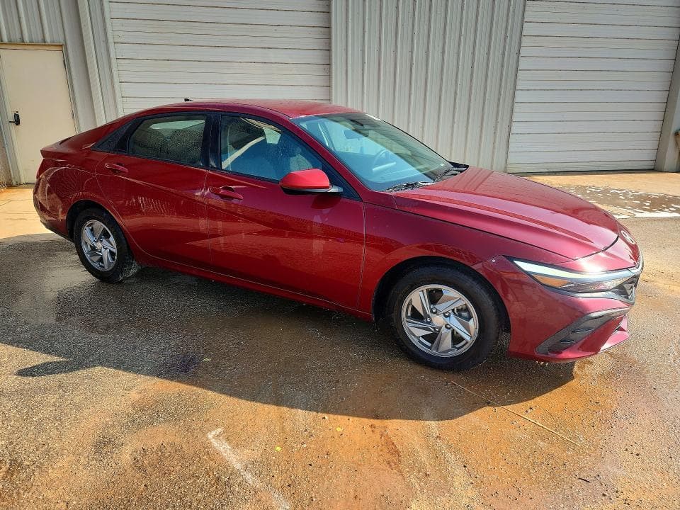 2024 HYUNDAI ELANTRA SE 4