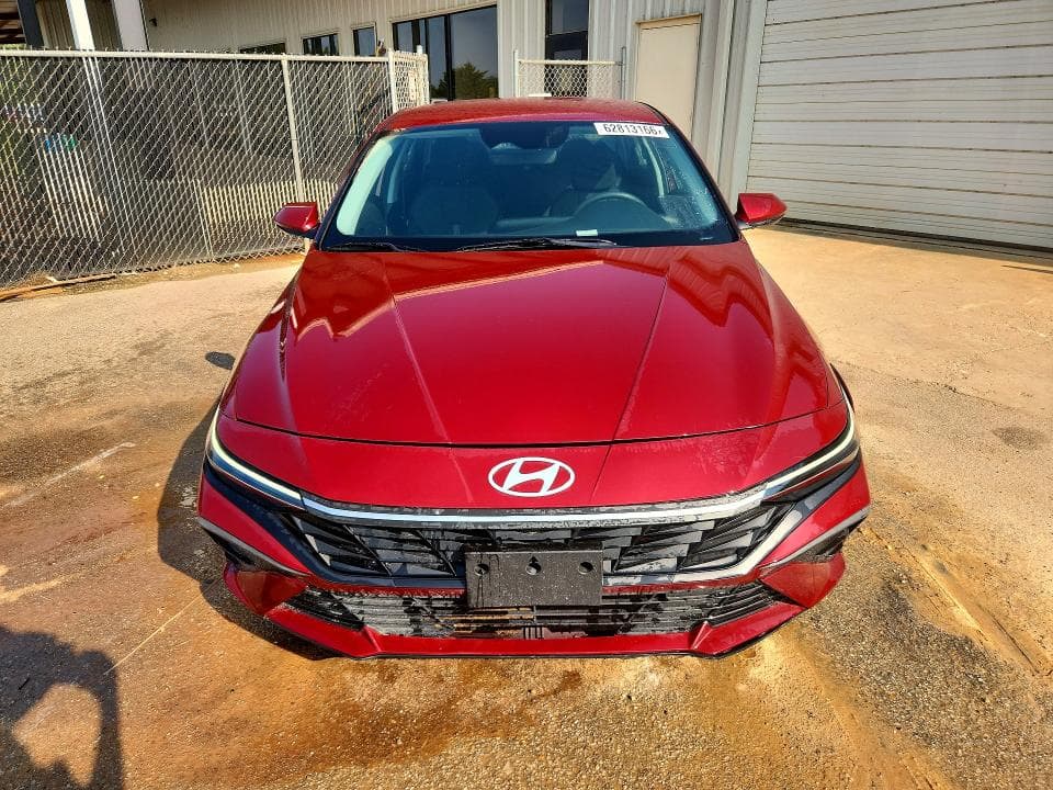 2024 HYUNDAI ELANTRA SE 5