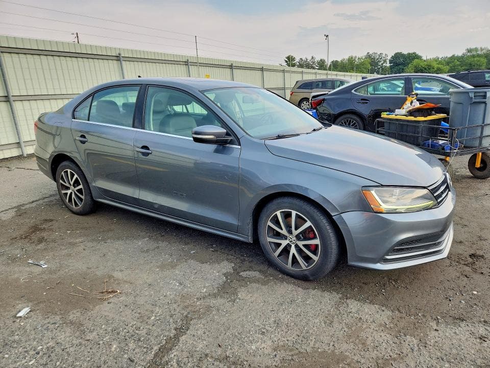 2017 VOLKSWAGEN JETTA SE 4