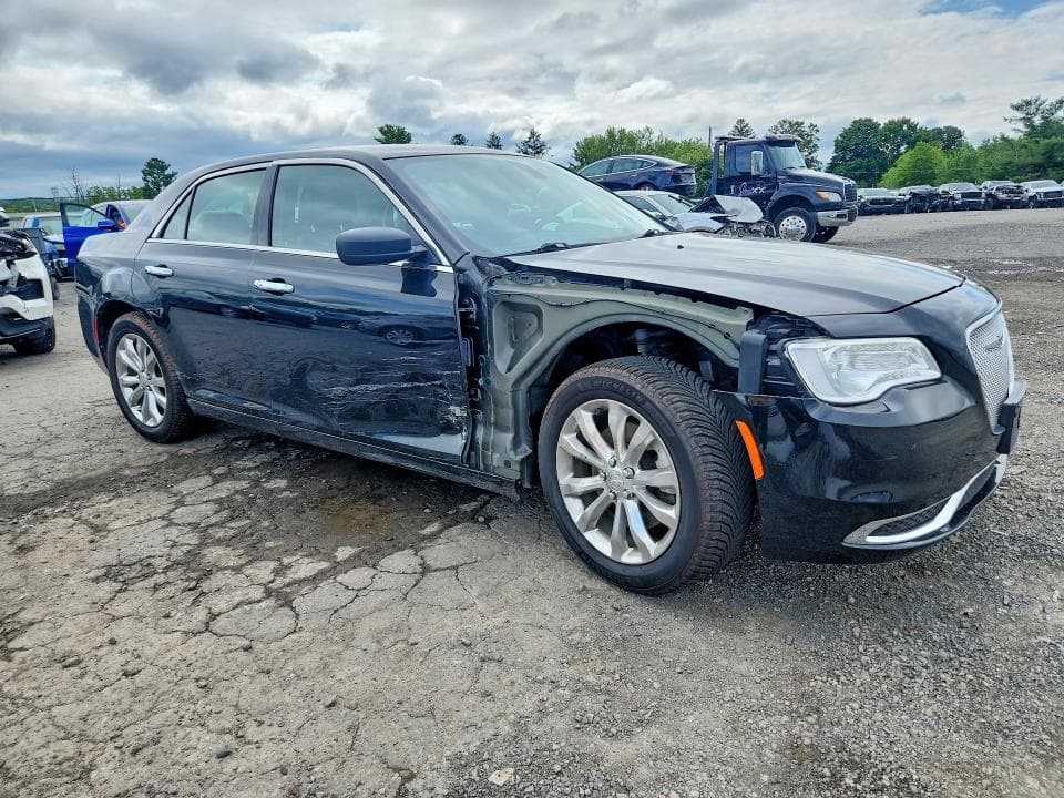 2017 CHRYSLER 300 LIMITED 4