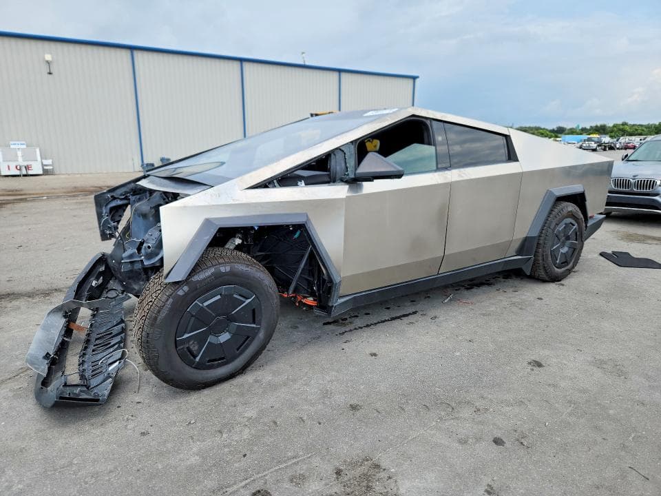 2025 TESLA CYBERTRUCK - 1