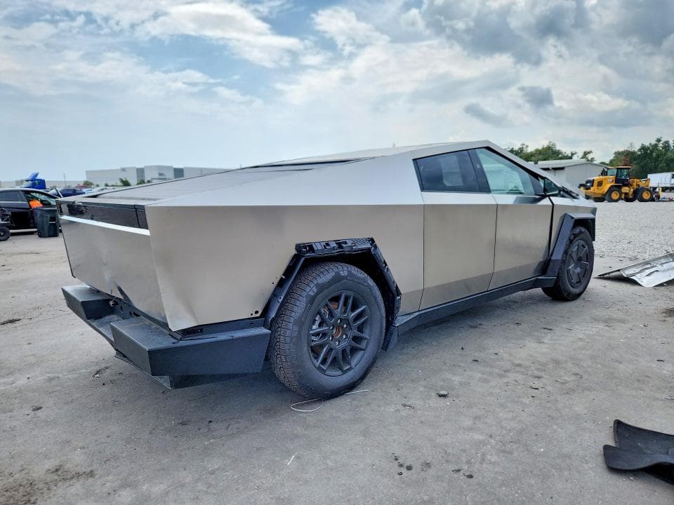 2025 TESLA CYBERTRUCK 3