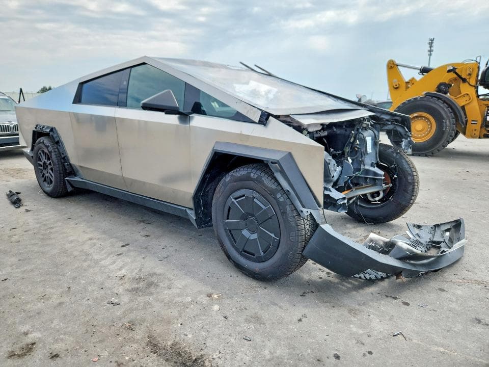 2025 TESLA CYBERTRUCK 4