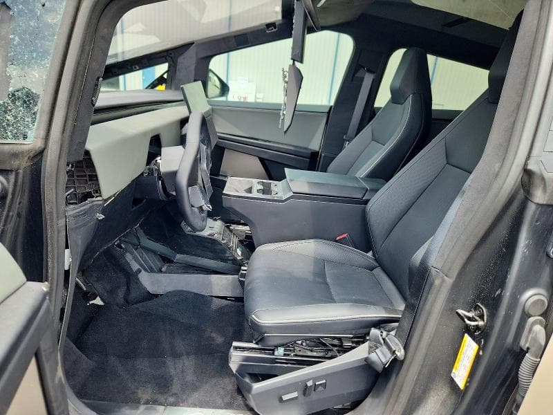 2025 TESLA CYBERTRUCK 7