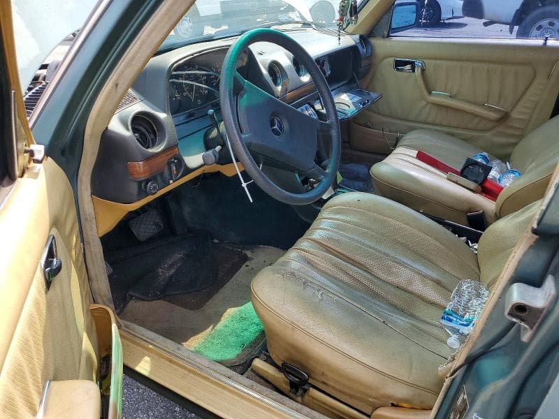 1985 MERCEDES-BENZ 300 DT 8