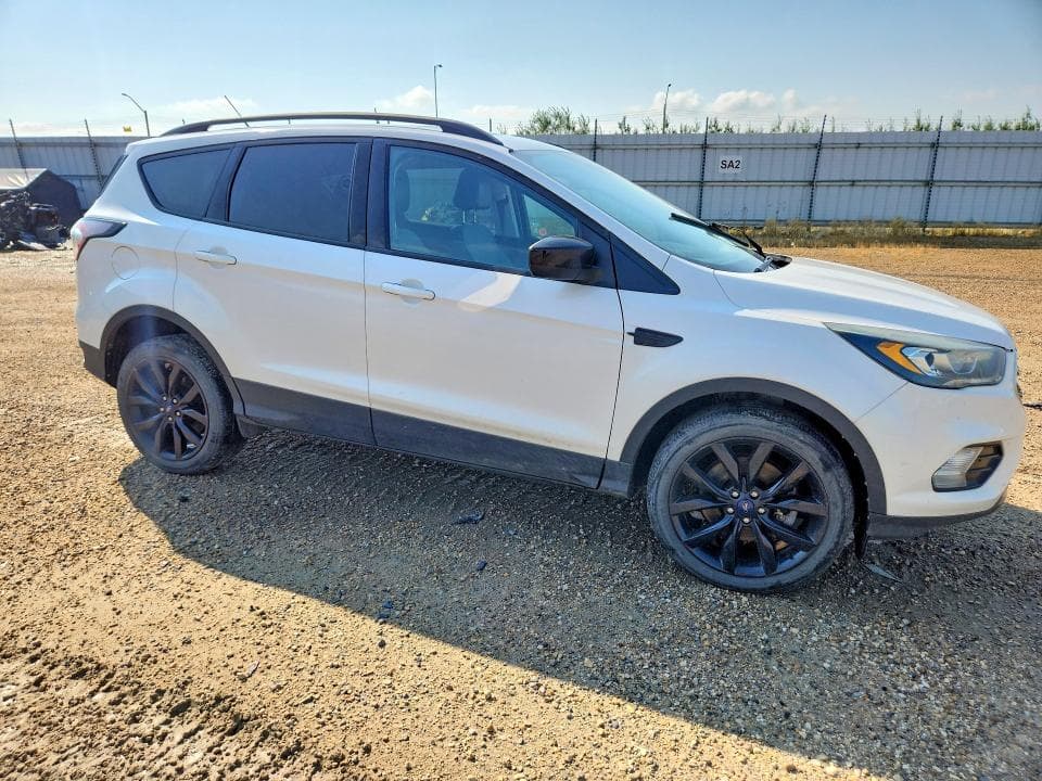 2017 FORD ESCAPE SE 4