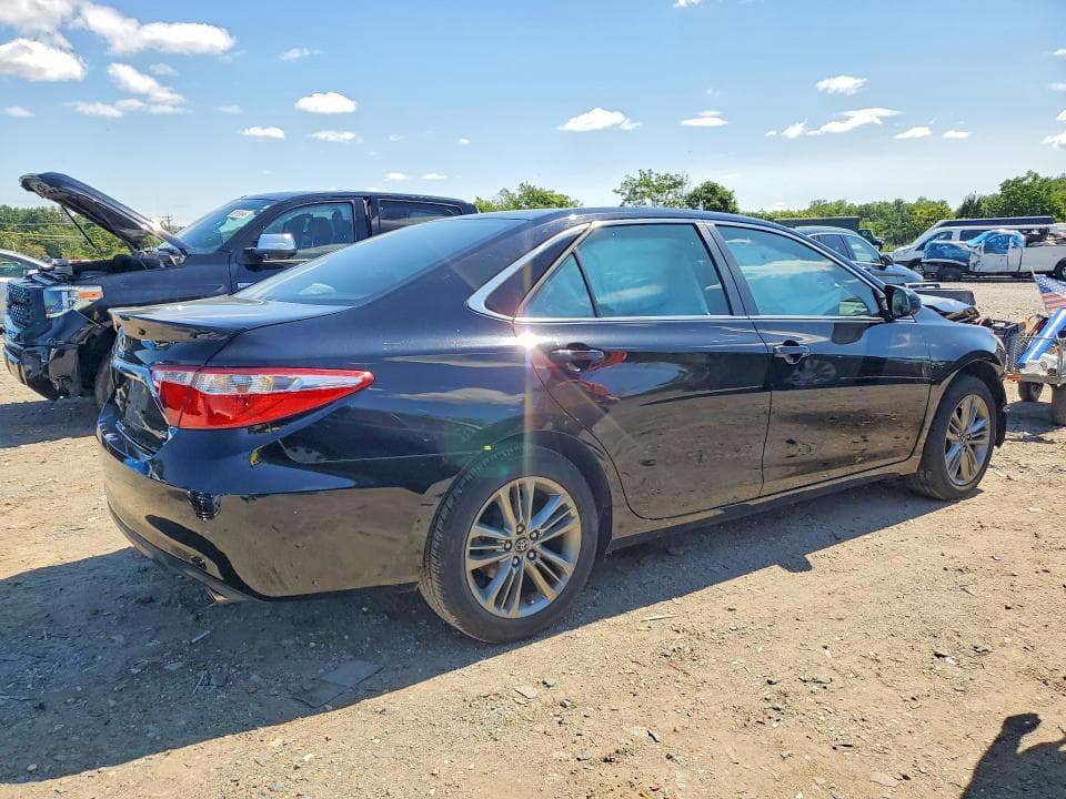 2017 TOYOTA CAMRY SE 3