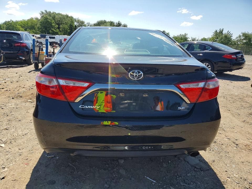 2017 TOYOTA CAMRY SE 6