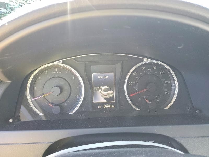 2017 TOYOTA CAMRY SE 9