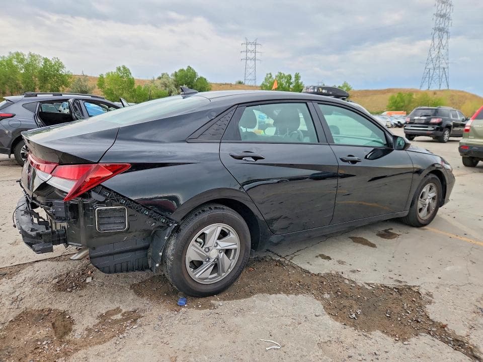 2025 HYUNDAI ELANTRA SE 3