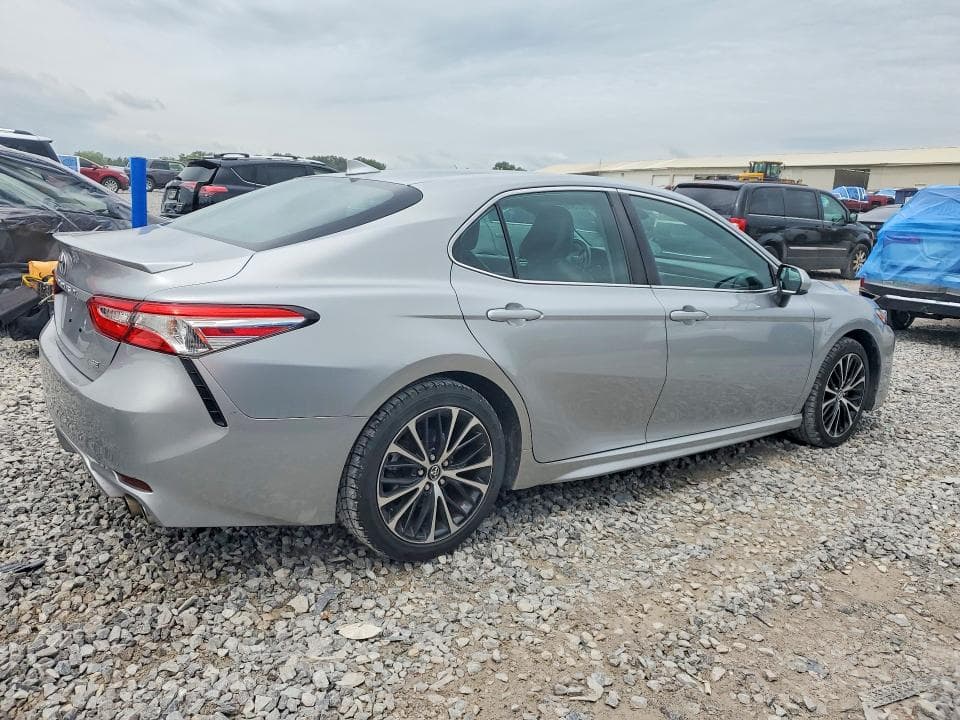 2020 TOYOTA CAMRY SE 3