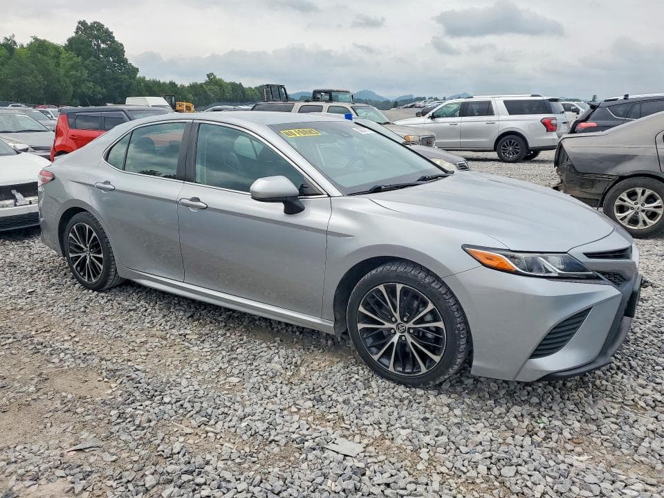 2020 TOYOTA CAMRY SE 4