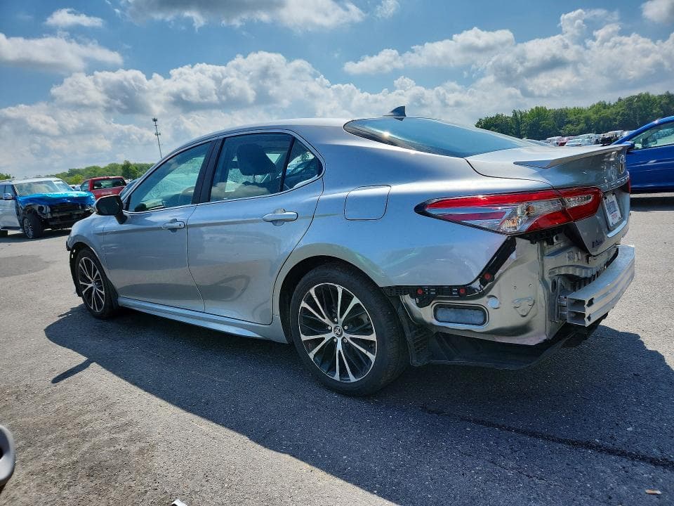 2019 TOYOTA CAMRY SE 2