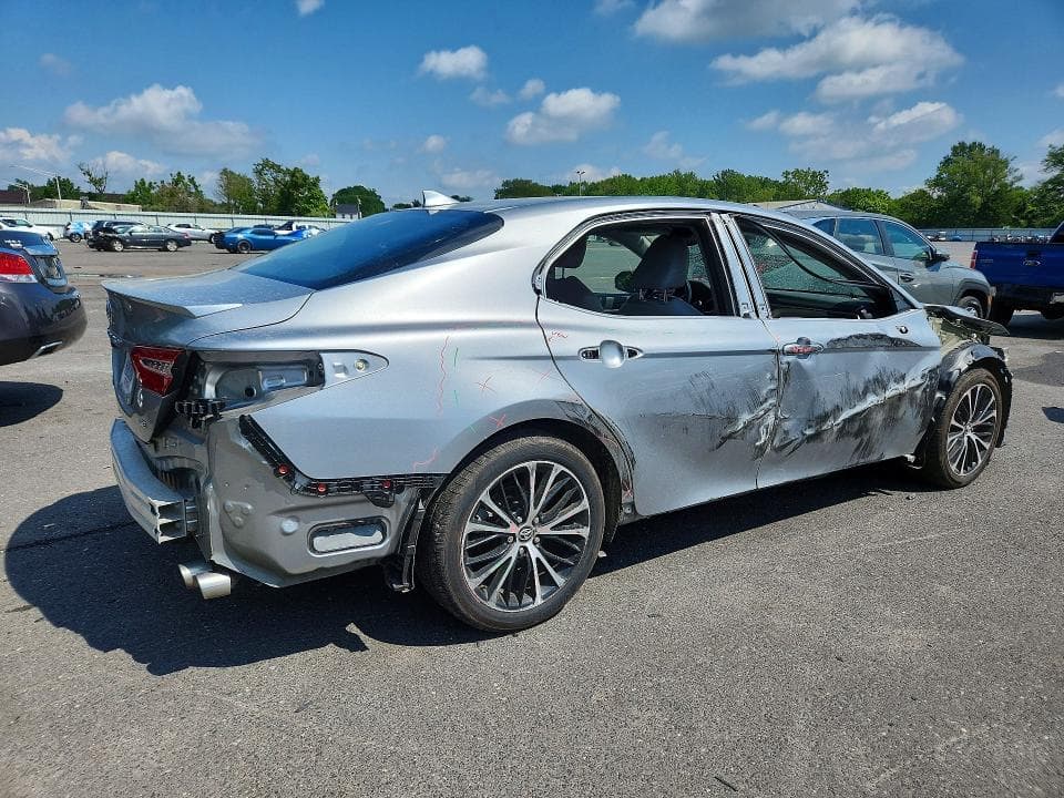 2019 TOYOTA CAMRY SE 3