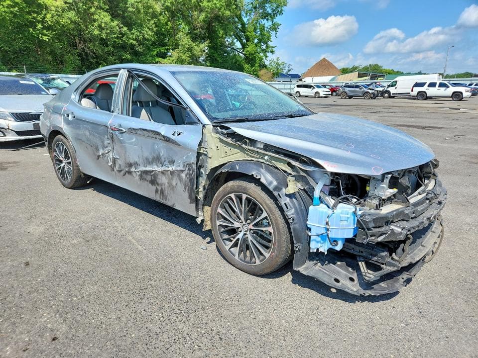 2019 TOYOTA CAMRY SE 4