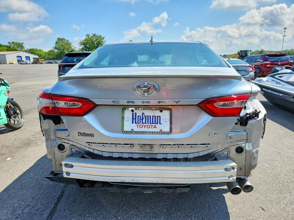 2019 TOYOTA CAMRY SE 6