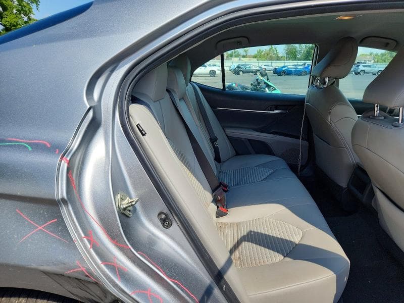 2019 TOYOTA CAMRY SE 10