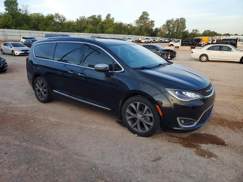 2017 CHRYSLER PACIFICA LIMITED 4
