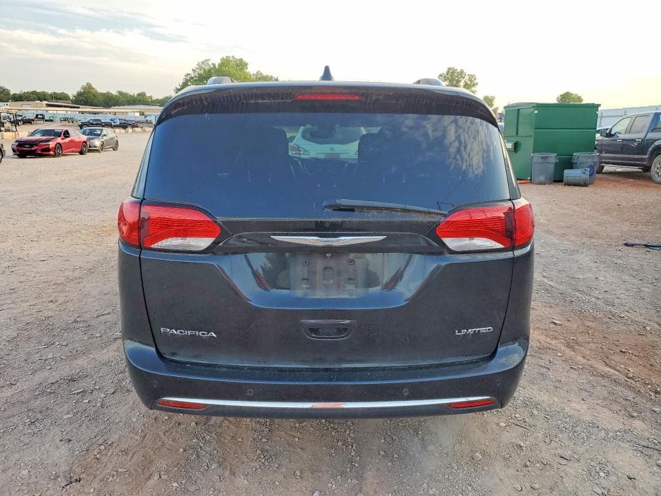 2017 CHRYSLER PACIFICA LIMITED 6
