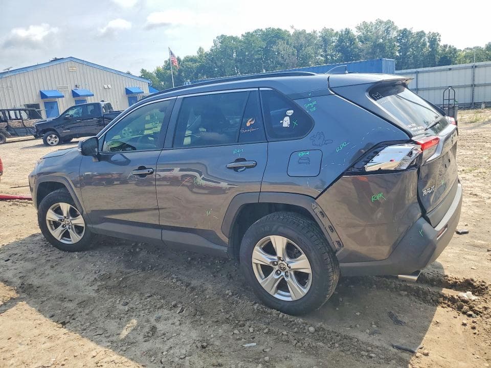 2019 TOYOTA RAV4 XLE 2