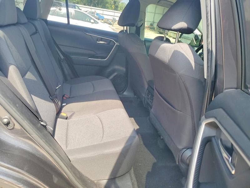 2019 TOYOTA RAV4 XLE 11