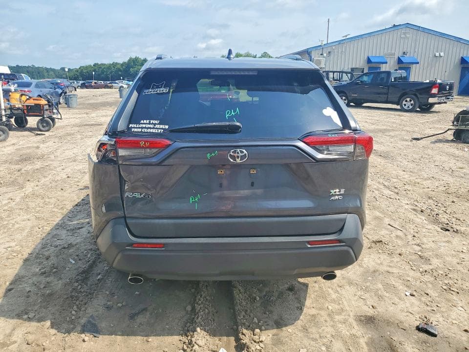 2019 TOYOTA RAV4 XLE 6