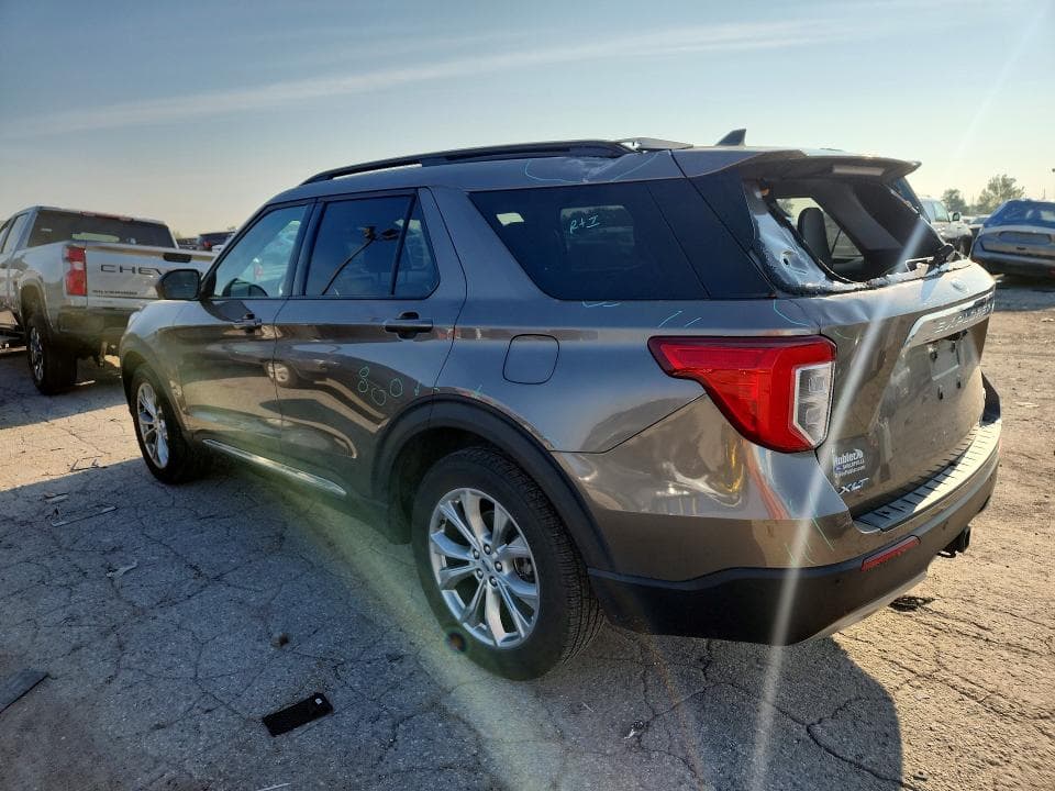 2021 FORD EXPLORER XLT 2