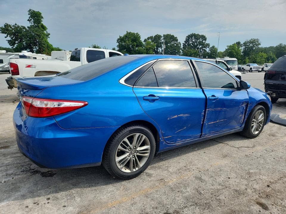 2017 TOYOTA CAMRY SE 3