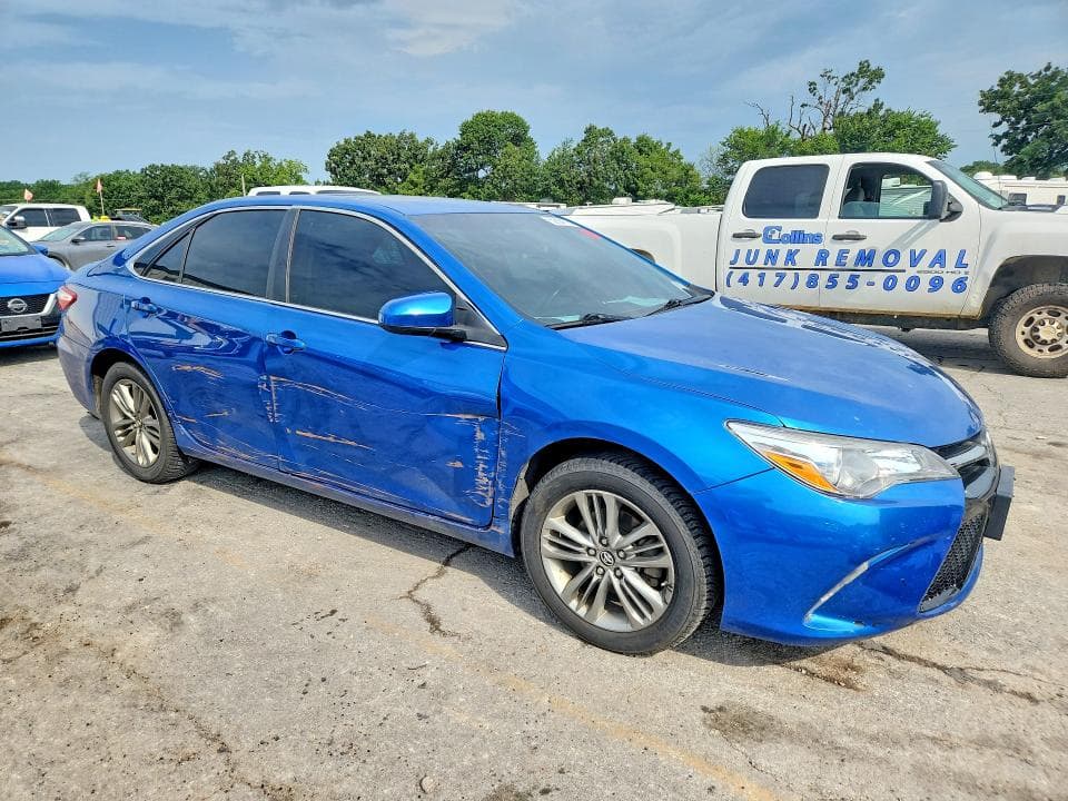 2017 TOYOTA CAMRY SE 4