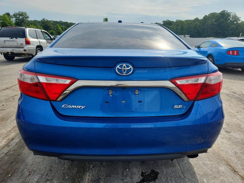 2017 TOYOTA CAMRY SE 6