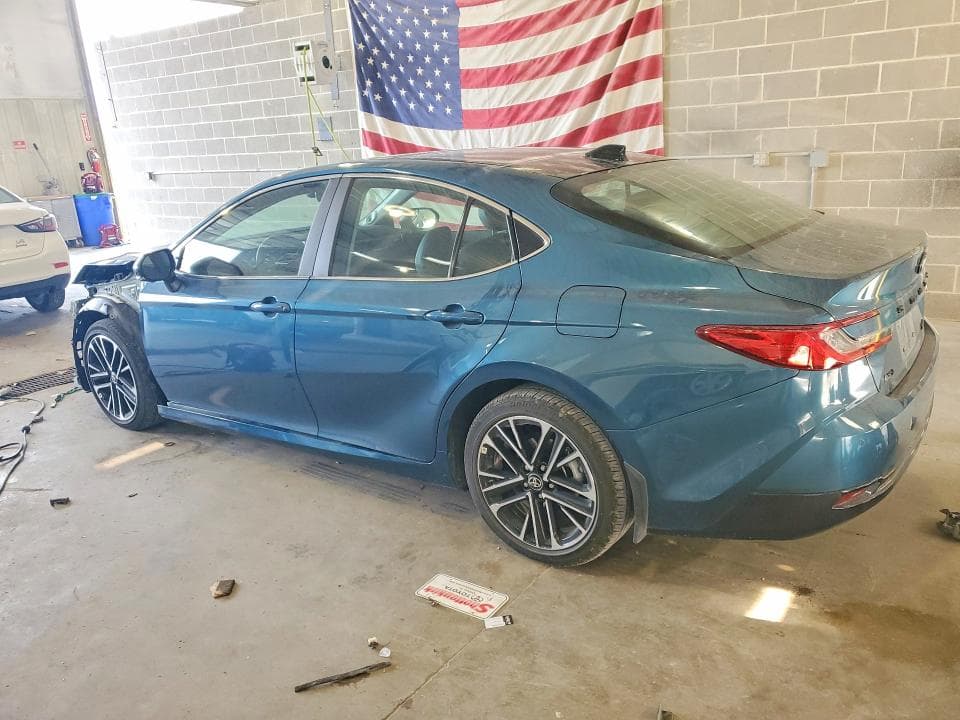 2025 TOYOTA CAMRY XLE 2