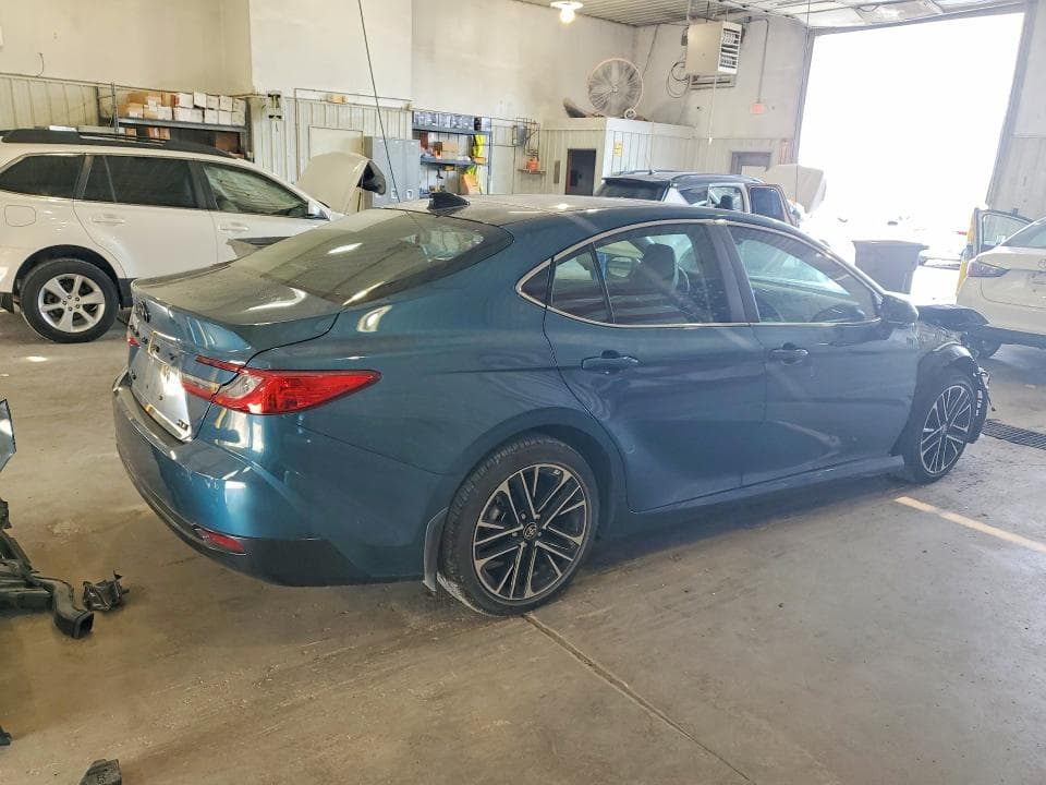 2025 TOYOTA CAMRY XLE 3