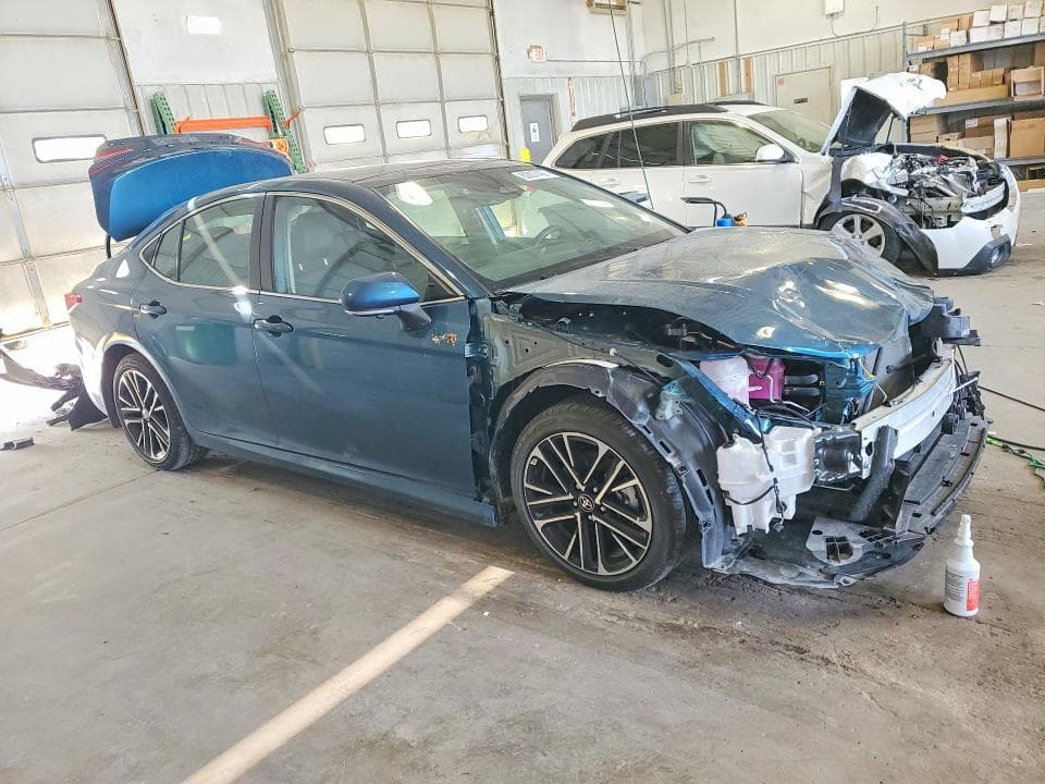 2025 TOYOTA CAMRY XLE 4