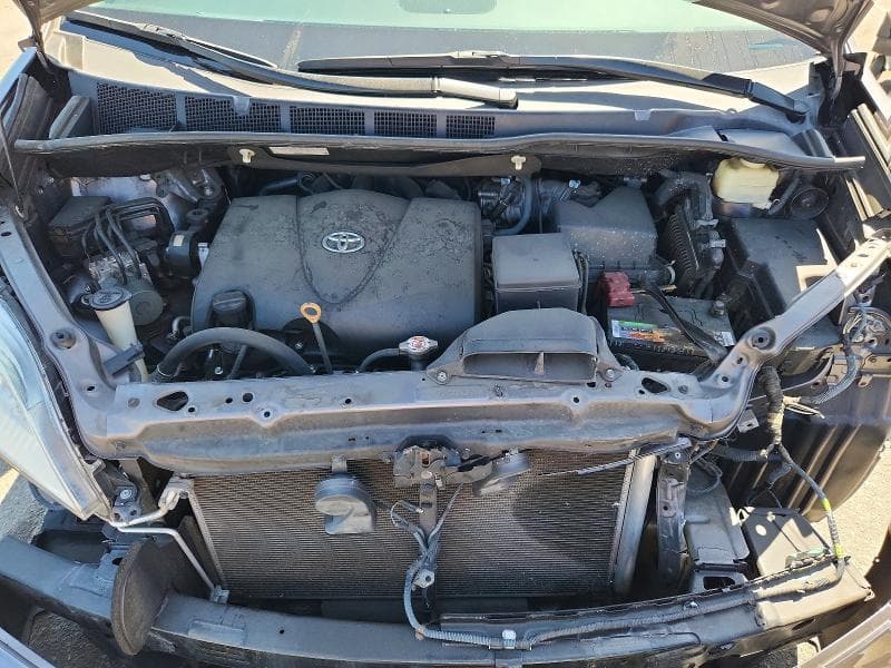 2017 TOYOTA SIENNA LE 11