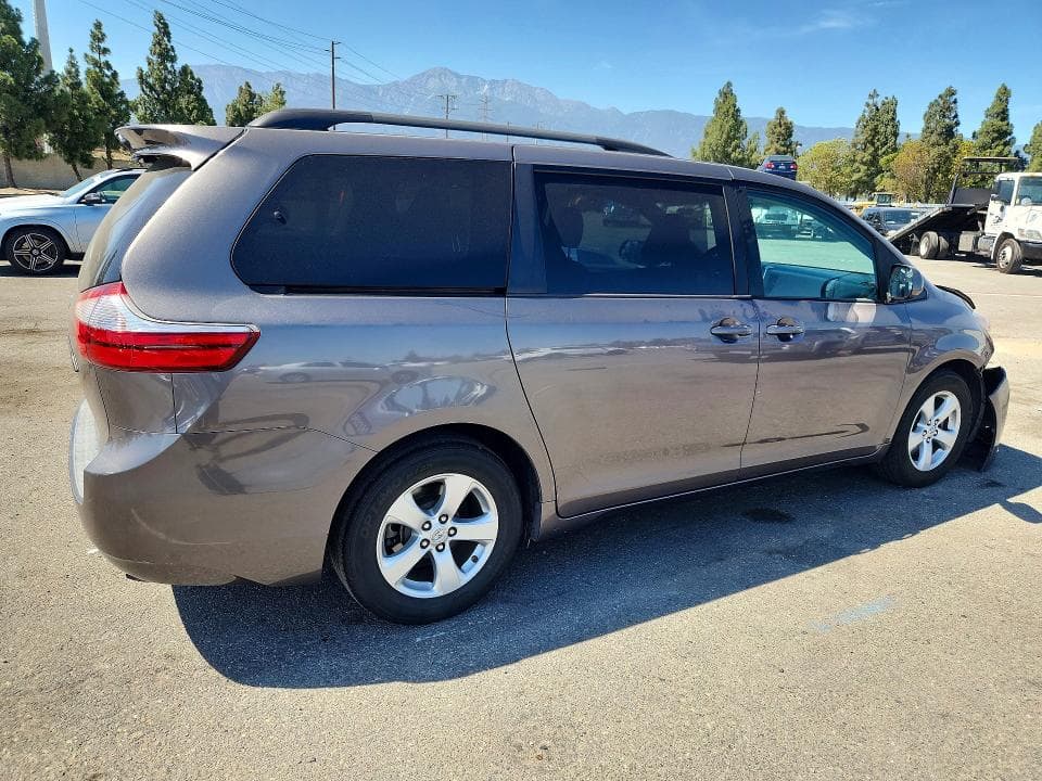 2017 TOYOTA SIENNA LE 3