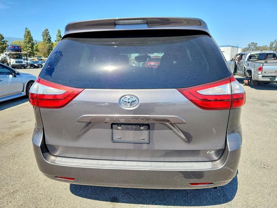2017 TOYOTA SIENNA LE 6