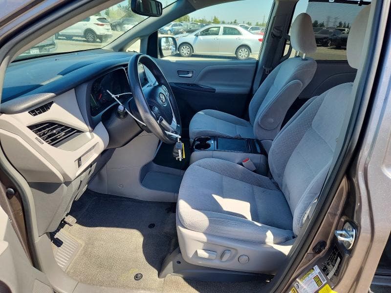 2017 TOYOTA SIENNA LE 7